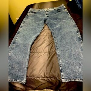 Men’s Wrangler; comfort fit; blue